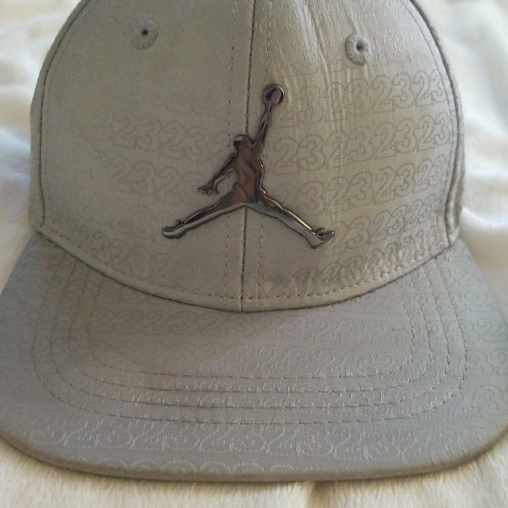 Infant snap back